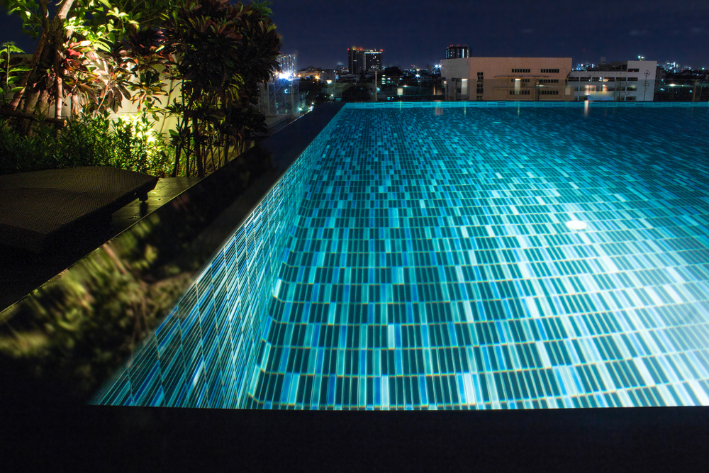 Eclairage piscine par projecteurs - Piscine du Nord